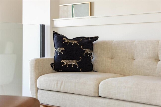 Building Photo - 4611 S 47th St