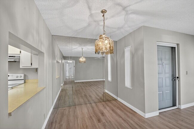 Building Photo - 805 Sky Pine Way