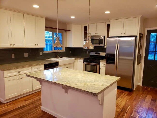 Building Photo - SKYRIDGE HOUSE