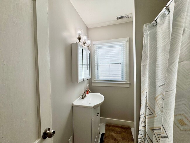 Building Photo - Your search ends here! Rent today!!