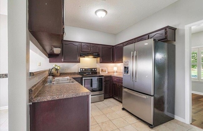 Building Photo - 772 Breeze Way