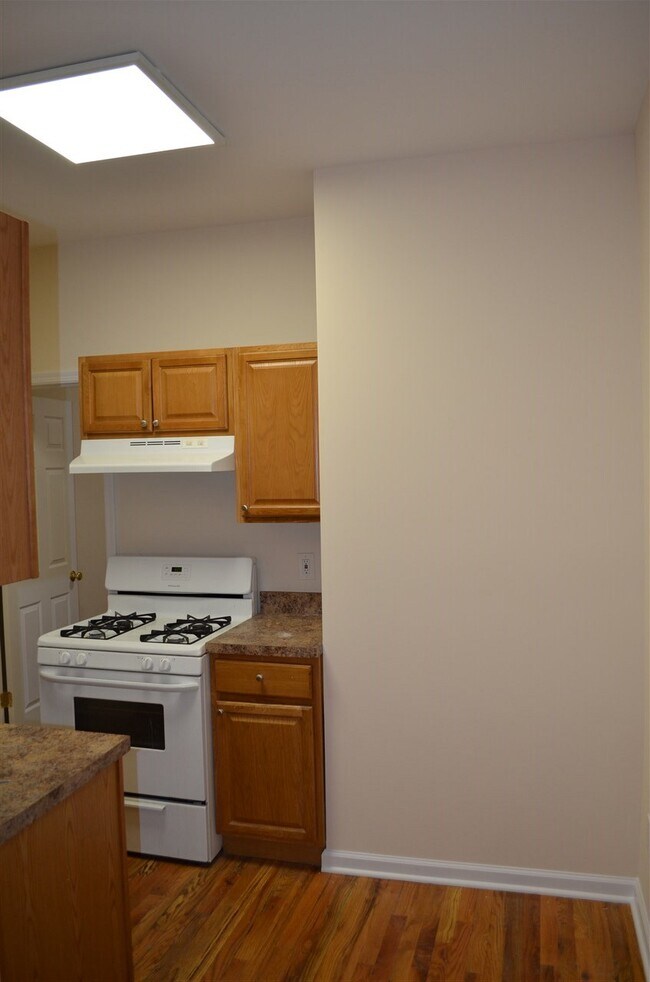 Building Photo - 45 51st St