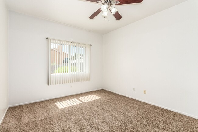 Building Photo - HCVP considered!  SAHARA & SLOAN AREA/ GAT...