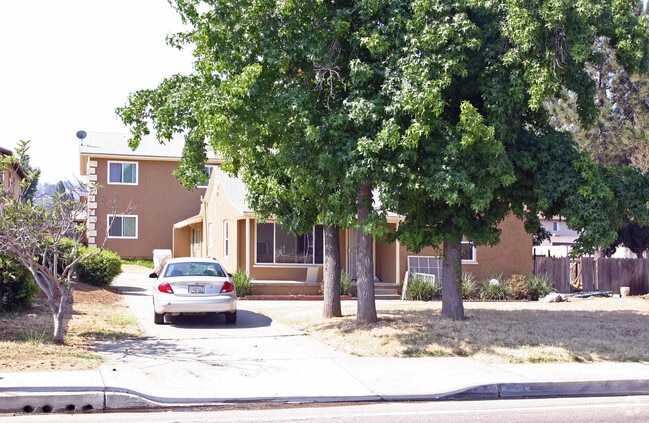 Building Photo - 957 E Washington Ave