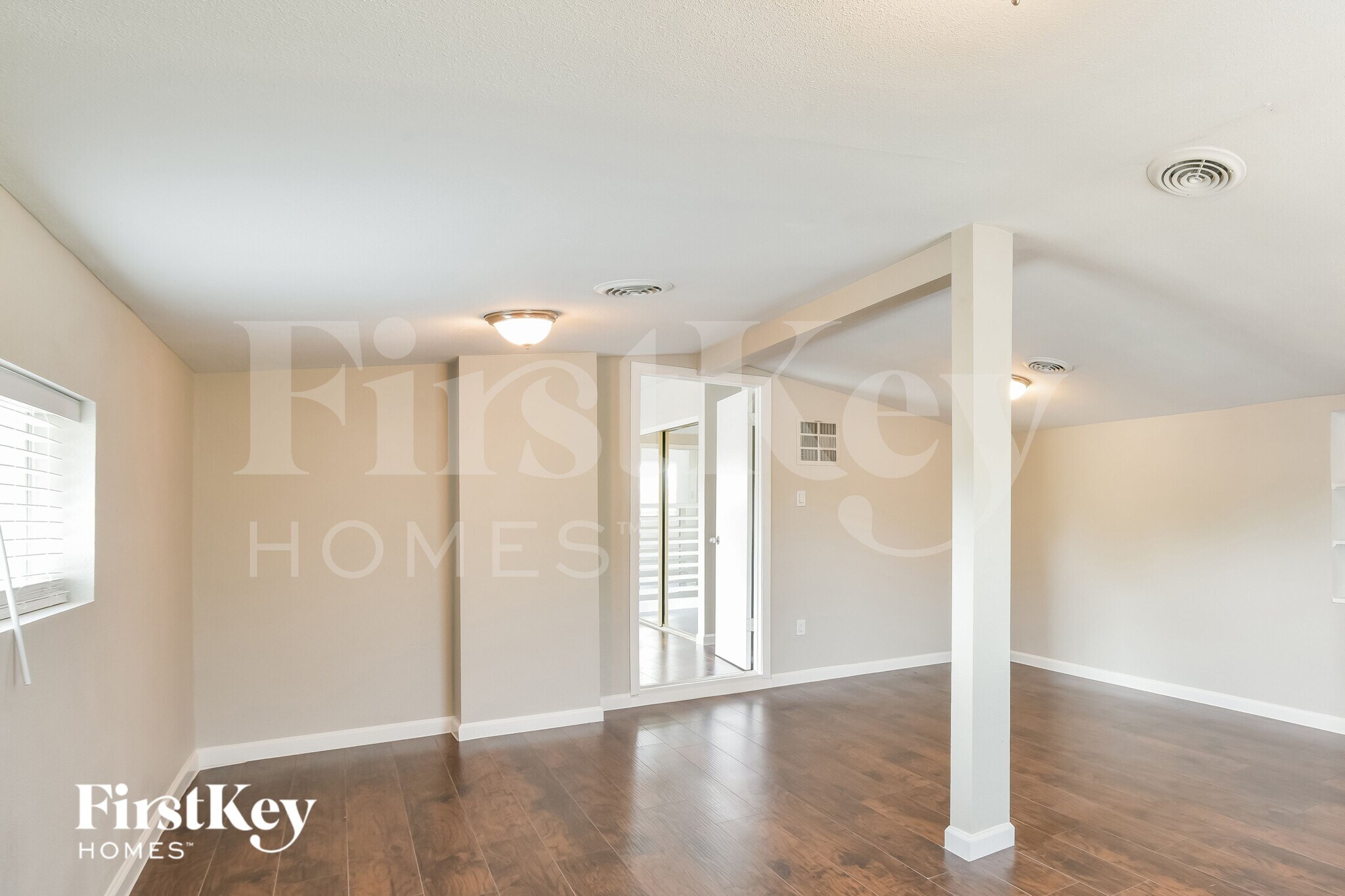 Building Photo - 3603 Canary Dr
