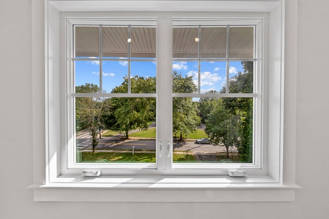 Building Photo - 389 Spring Unit# C