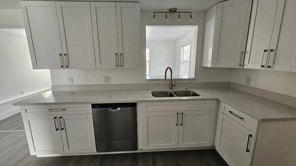 Building Photo - 6441 Woodland Ln