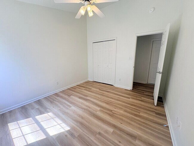 Building Photo - 4428 Siesta Ct