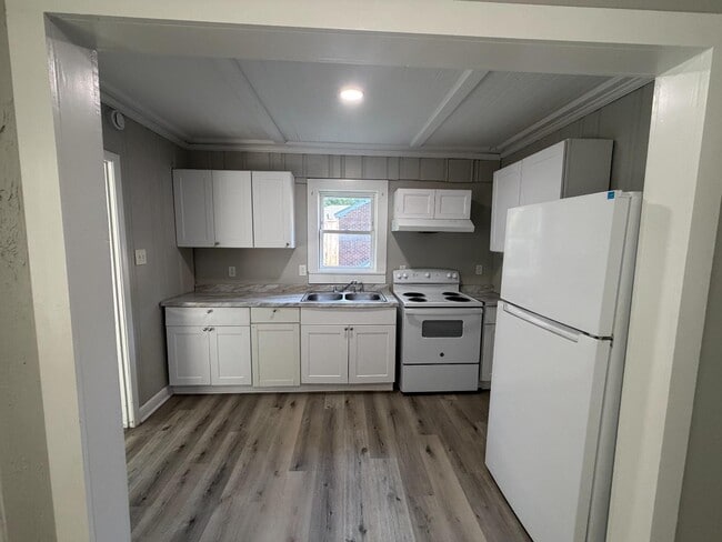 Building Photo - 1310 Martin St