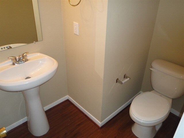 Building Photo - 2306 Hollyfield Ln