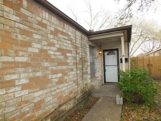 Primary Photo - 3321 Scotch Moss Ln
