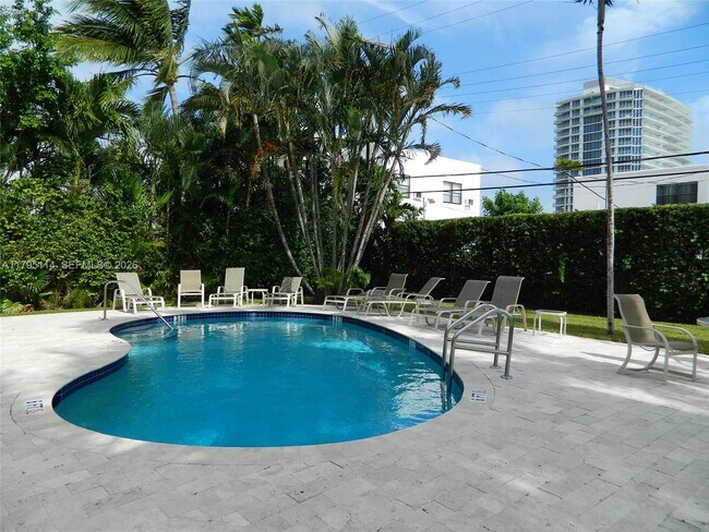 Building Photo - 624 Orton Ave