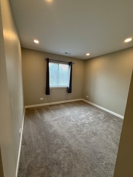 Building Photo - 673 Thorntree Ct