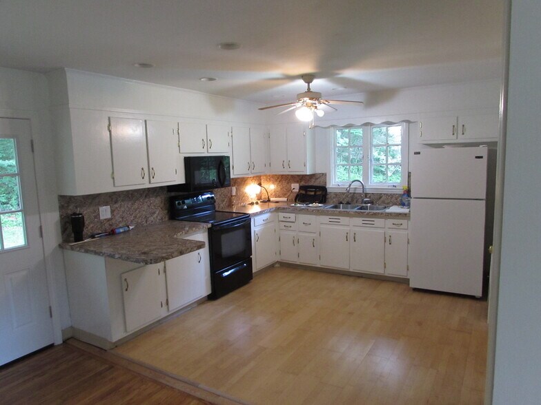A clsoe view of kitchen - 97 Scrub Oak Rd
