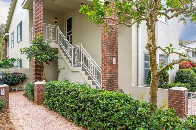 Building Photo - 2 Park Shores Cir