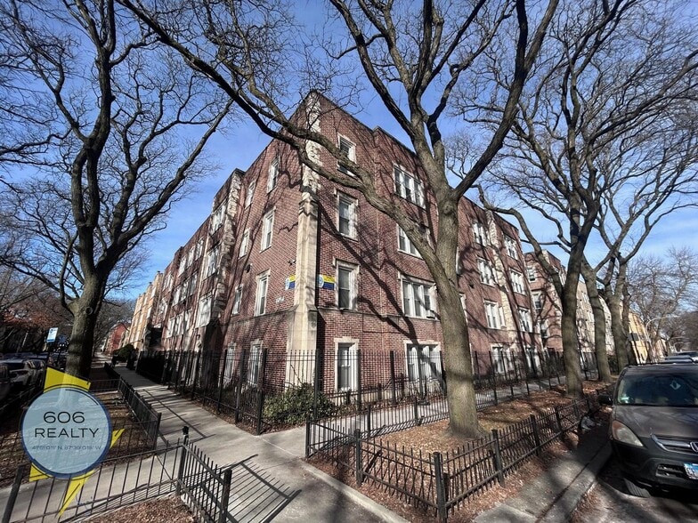 Building Photo - 2004 W Jarvis Ave