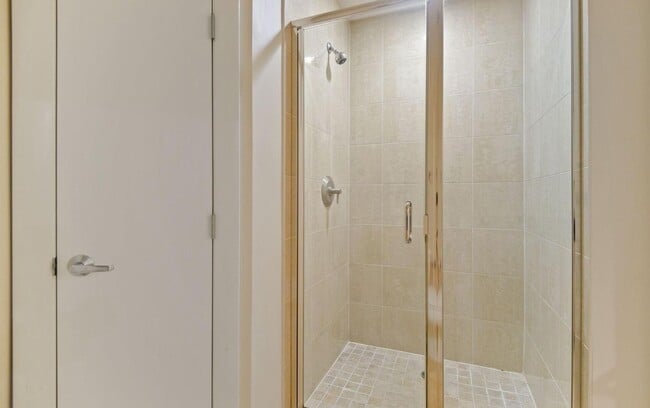 Building Photo - Incredible Luxury 2BR/2BA Condo Includes G...