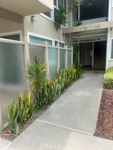 Building Photo - 1728 Westcliff Dr