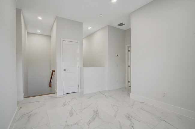 Building Photo - 352 Bella Sol Way