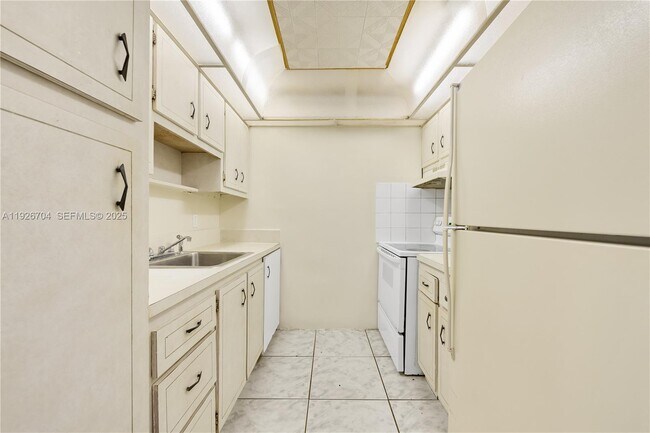 Building Photo - 16215 NE 18th Ct