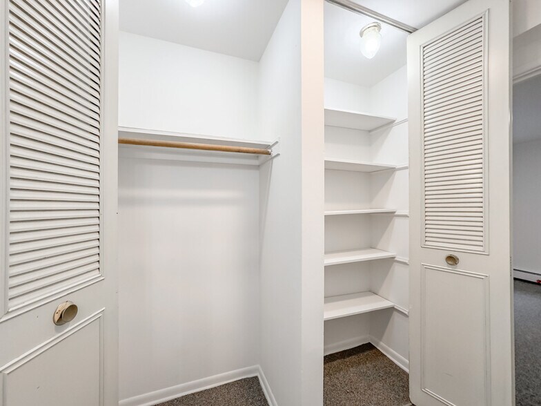 Building Photo - 520 Aldine