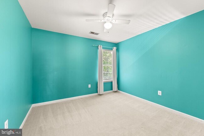 Building Photo - 9201 Golf Ct