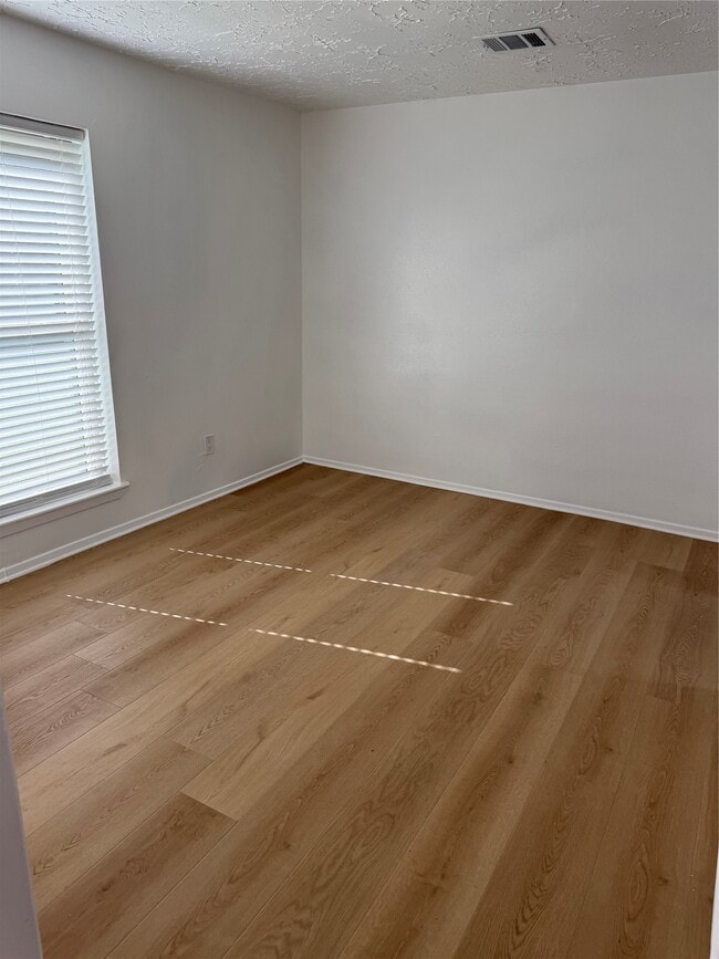 Building Photo - 6649 Westwick Dr