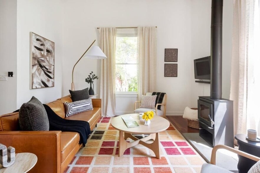 Building Photo - 685 Wylie St SE