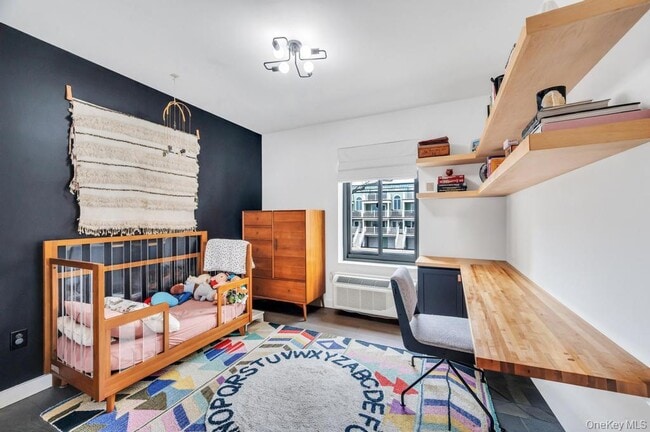 Building Photo - 100 W Broadway