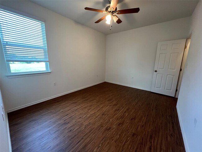 Building Photo - 805 Hallie Cove