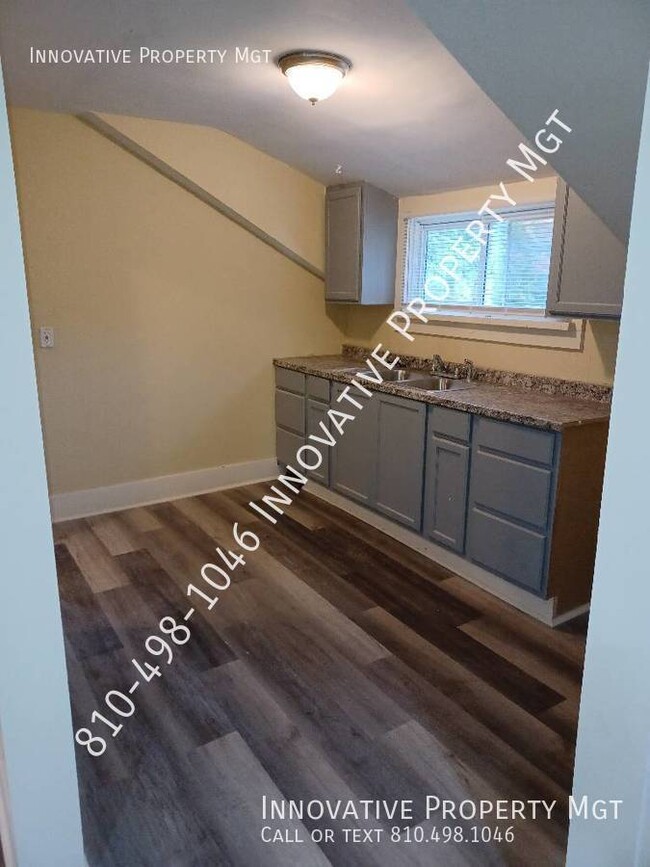 Building Photo - Remodeled and spacious upper level unit 2!