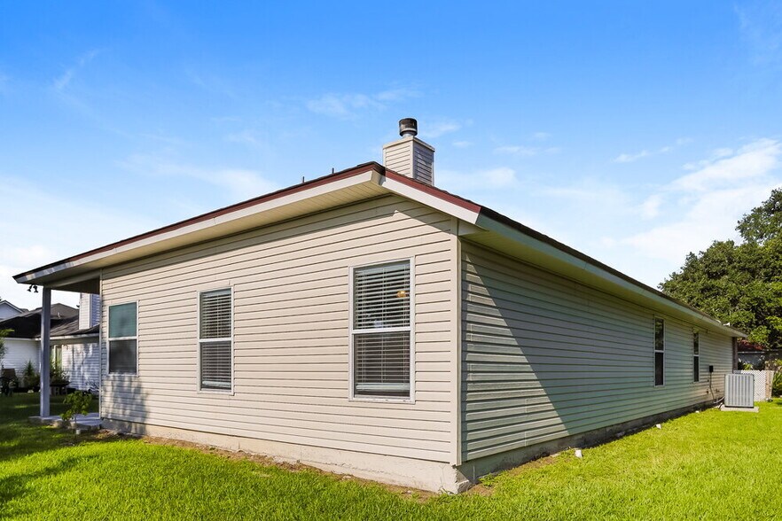 Building Photo - 7733 Westport Bay Dr
