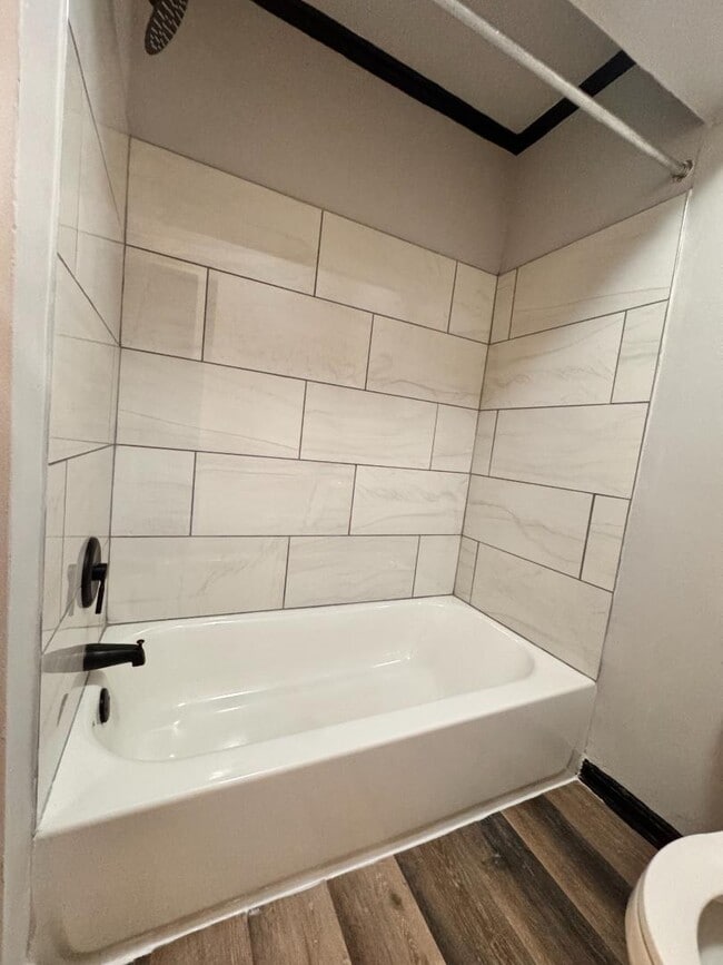 Building Photo - 2016 Brunt St