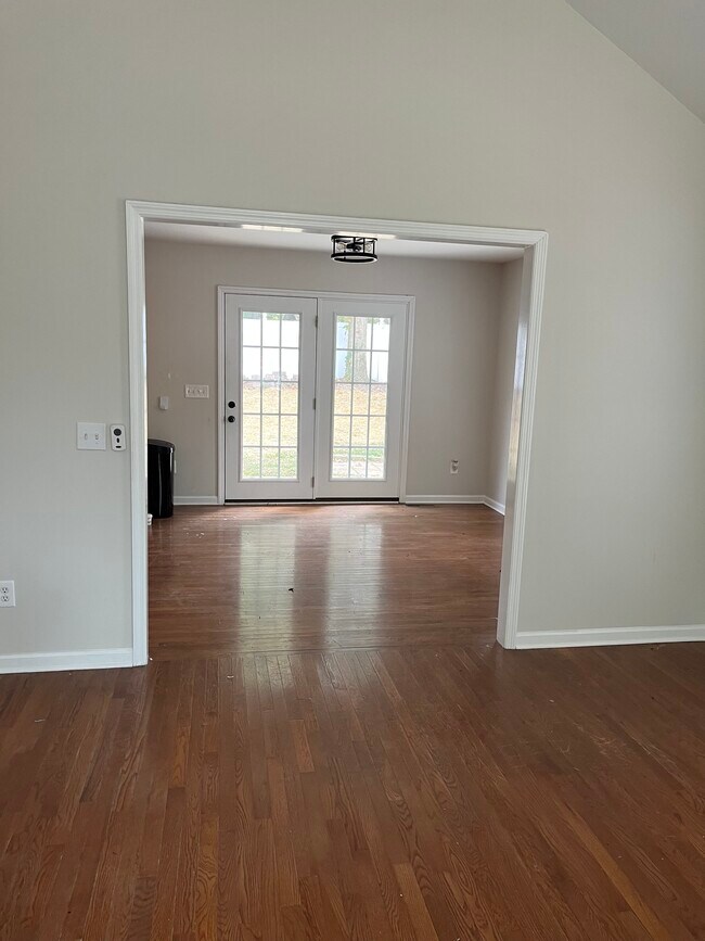 Building Photo - 115 Woodside Ln