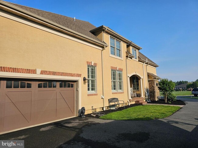 Building Photo - 94 Wolf Creek Cir