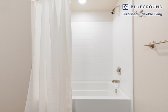 Building Photo - 10333 Main St