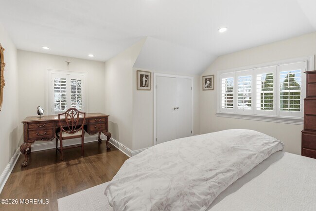 Building Photo - 96 Lakeshore Dr