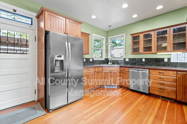 Building Photo - 1346 N Williams St