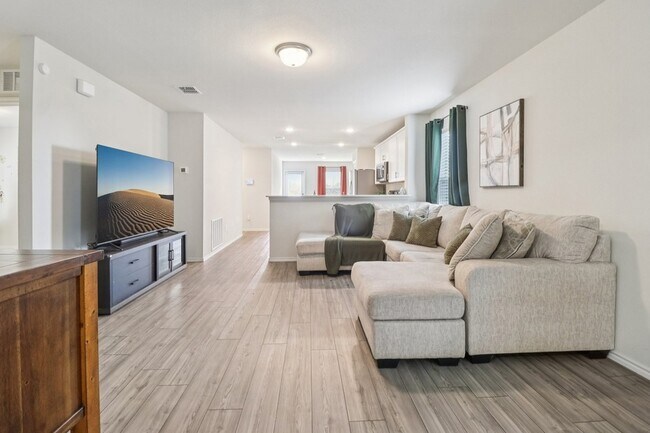 Building Photo - 475 Grenada Lk Dr