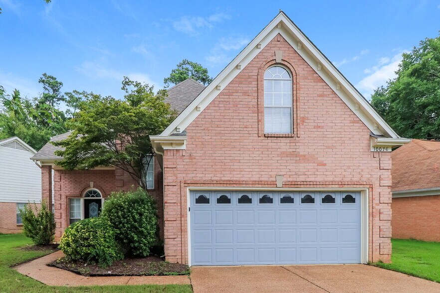 Primary Photo - 10076 Woodland Grove Dr