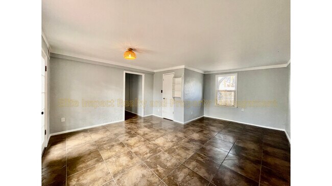 Building Photo - 2548 E 3rd St
