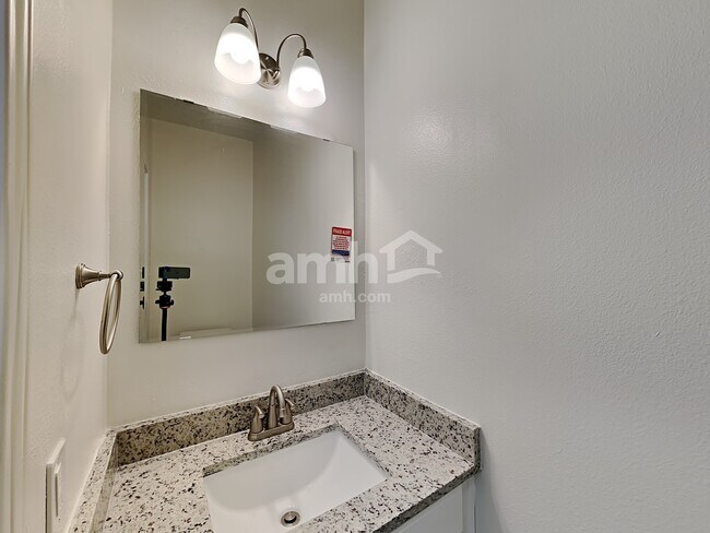Building Photo - 9319 Foxgrove Way