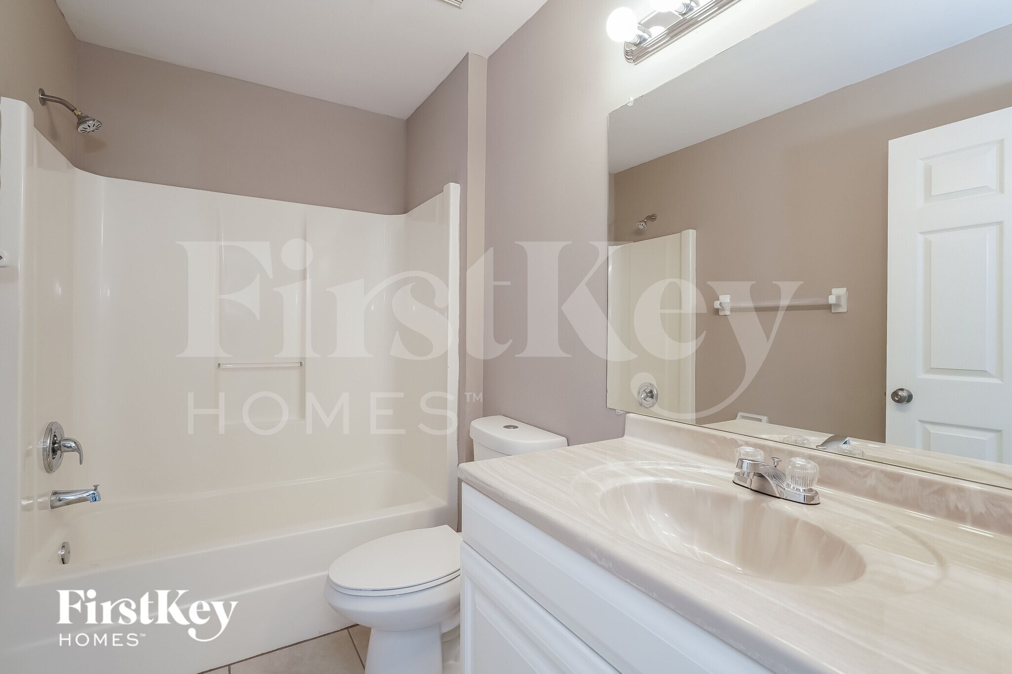 Building Photo - 2715 SW 1st Pl