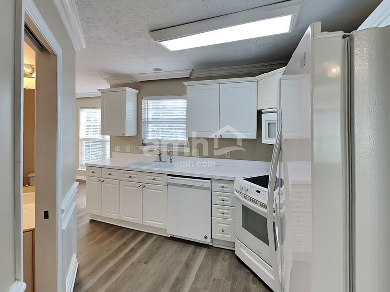 Building Photo - 107 Edgewater Pl