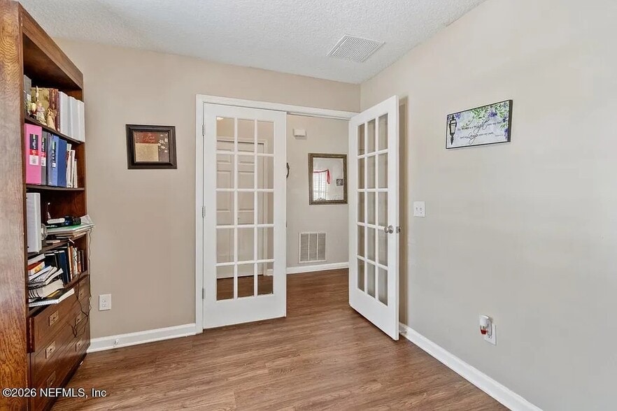 Building Photo - 9155 Mill Grove Dr