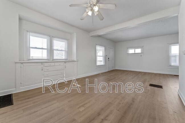 Building Photo - 601 N Sherman Dr