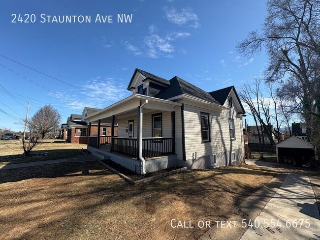 Building Photo - 4 Bed 2 Bath House off Orange Ave! (EXCUSE...