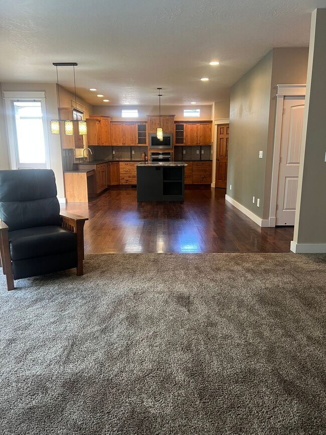 Building Photo - "Luxury Living: Stunning home with marble counter tops & Fireplace!"