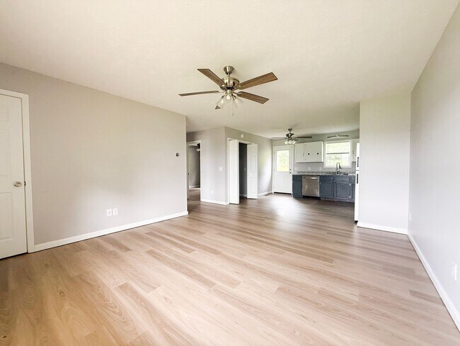 Building Photo - Newly Updated 2-Bedroom Apartment in Sparta with Lawn Care Included