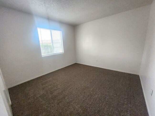 Building Photo - 74016 Maricopa Dr